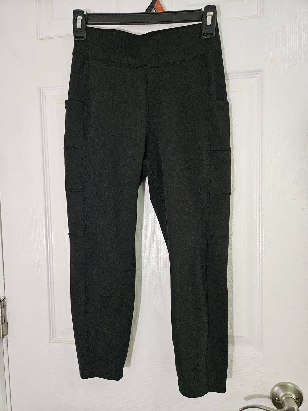 POP Fit Black Women's Capri Leggings